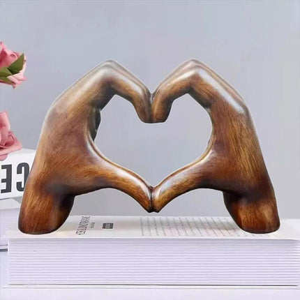 Heart Shaped Resin Statue Decorative Ornament for Living Room Desktop Home Decor