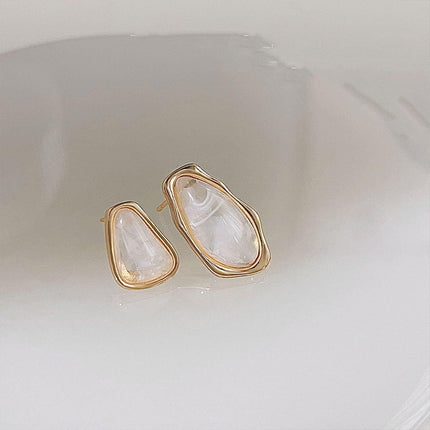 Vintage Acrylic Stud Earrings Fashion Jewelry for Women and Girls Retro Style